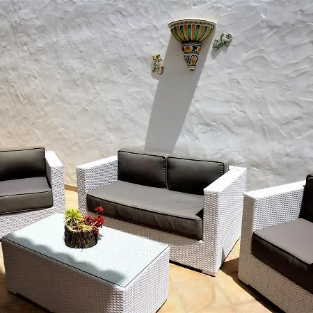 Villa 4 * A Beautiful Villa With Private Solar Heated Pool, Air-Conditioned & Wi Fi * Maspalomas (Gran Canaria)